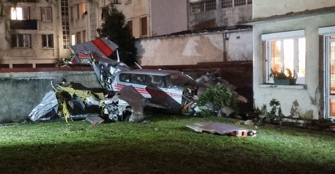 Αεροπλάνο έπεσε σε κήπο: Τρεις άνθρωποι στο νοσοκομείο