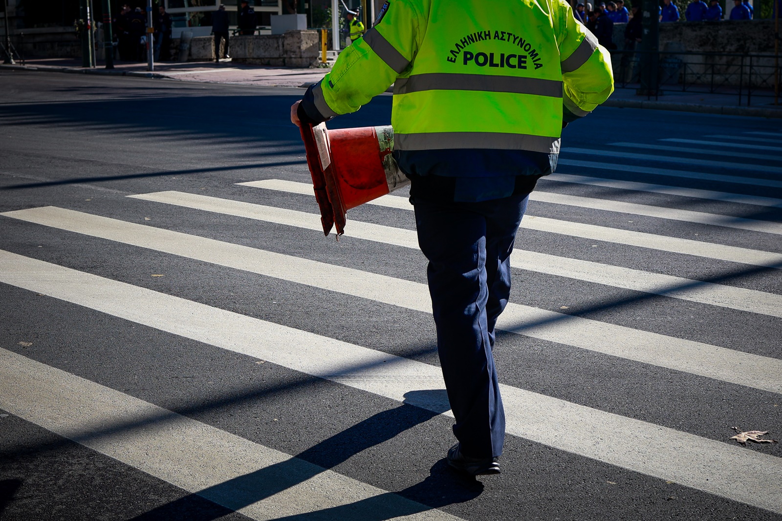 Παρκάρισμα σε διάβαση ΑΜΕΑ: «Νταής» έριξε κουτουλιά σε αστυνομικό