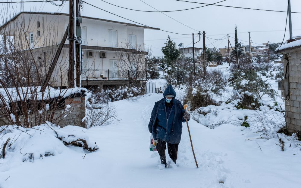 Θαμμένη στο χιόνι η Εύβοια-Απαγόρευση κυκλοφορίας οχημάτων