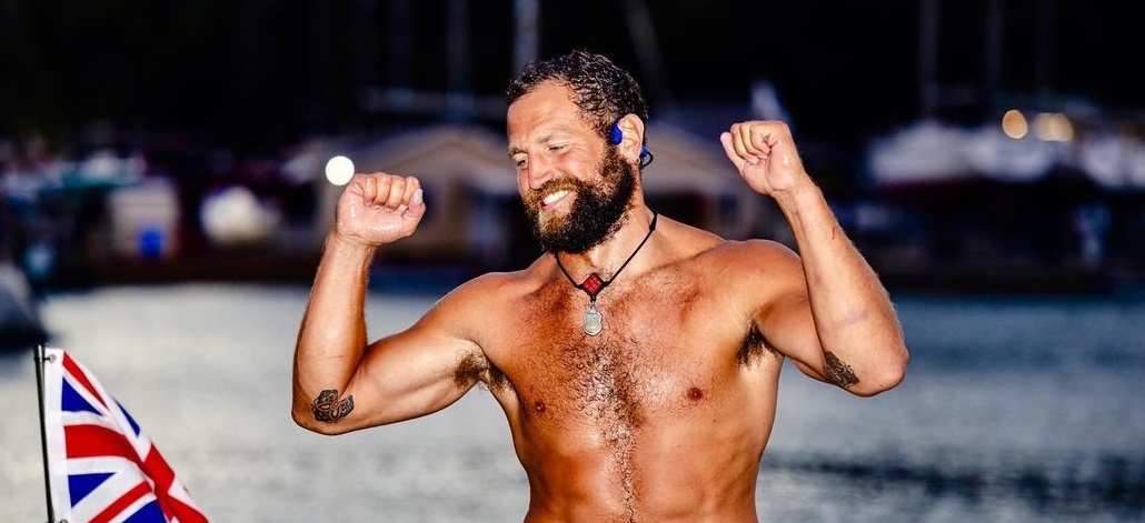 Βρετανός με βηματοδότη – Ατλαντικός: Ο 36χρονος διέπλευσε κωπηλατώντας τον ωκεανό