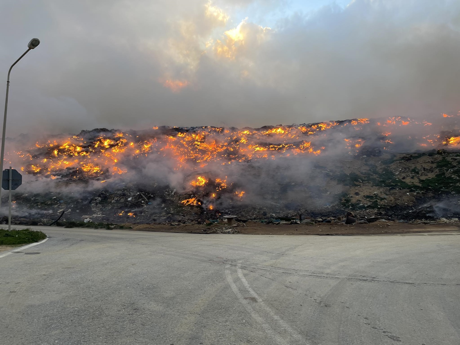 Φωτιά Νάξος τώρα: Πυρκαγιά στον ΧΥΤΑ του νησιού – Επί ποδός η Πυροσβεστική