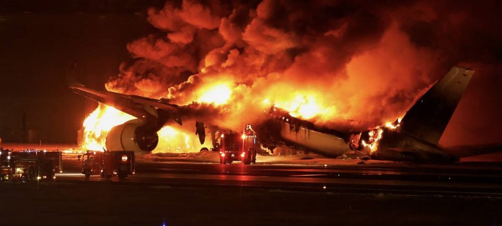 Τόκιο αεροπλάνο – φωτιά: Νεκρά πέντε μέλη του πληρώματος