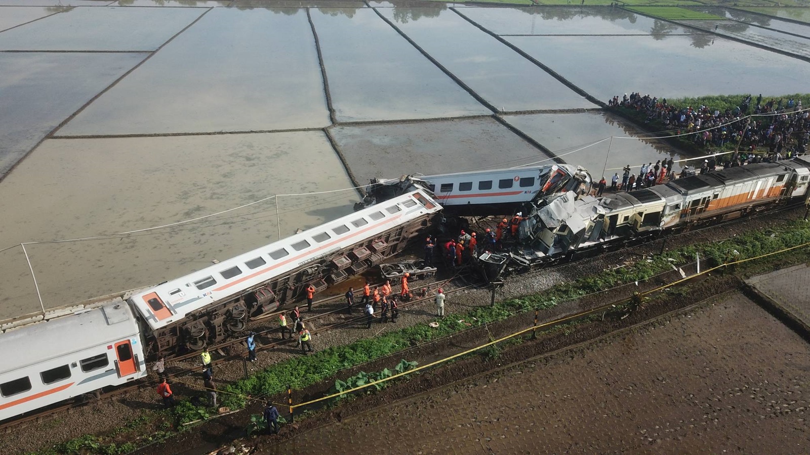 Σύγκρουση τρένων Ινδονησία: Τρεις νεκροί και 28 τραυματίες ο απολογισμός