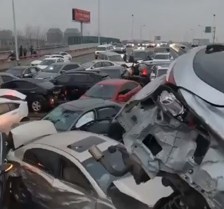 Καραμπόλα στην Κίνα: 100 αμάξια συγκρούστηκαν