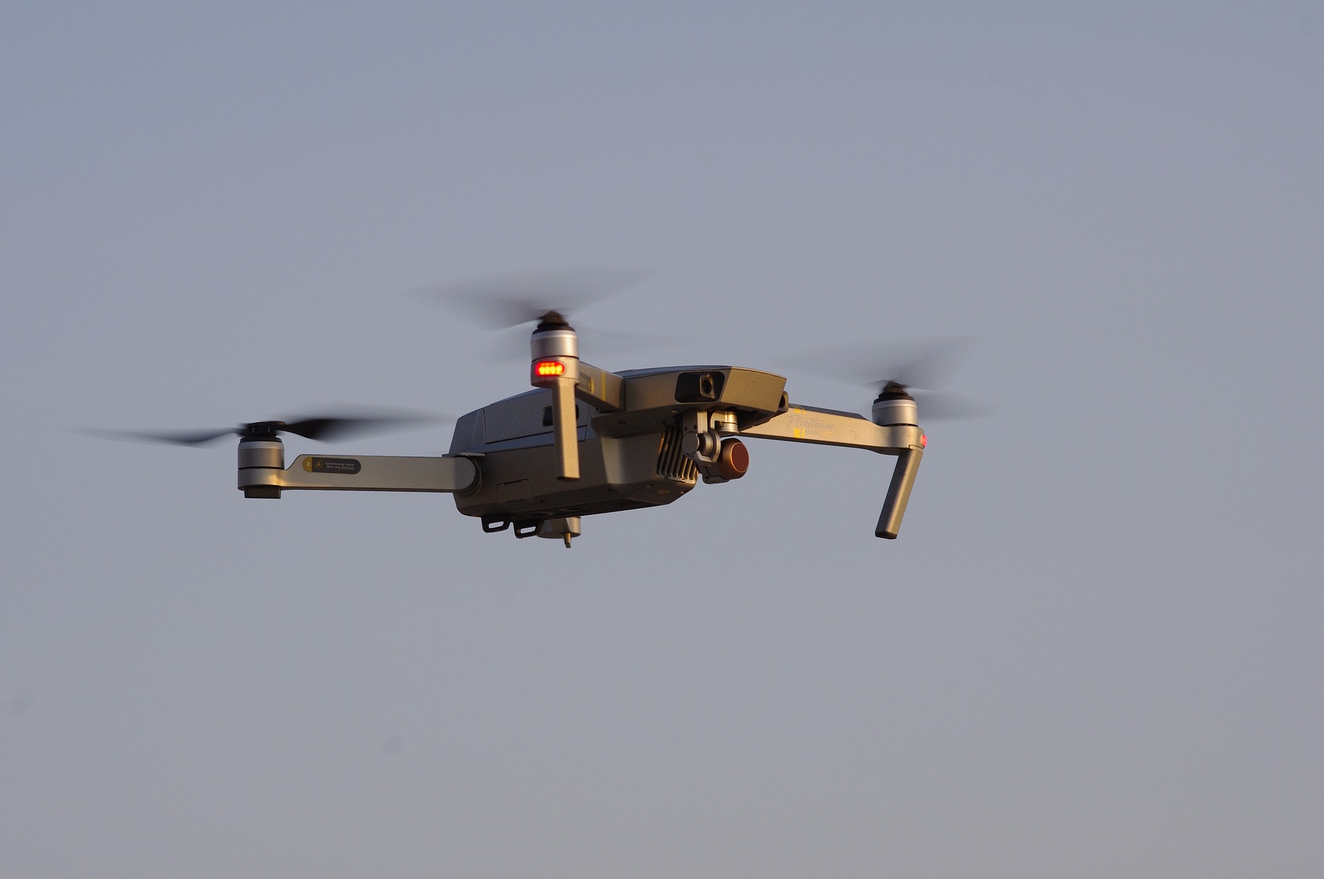 Συμμορία με… drone και φιμέ λιμουζίνες: Εισέβαλαν σε σπίτια και τραυμάτισαν αστυνομικό