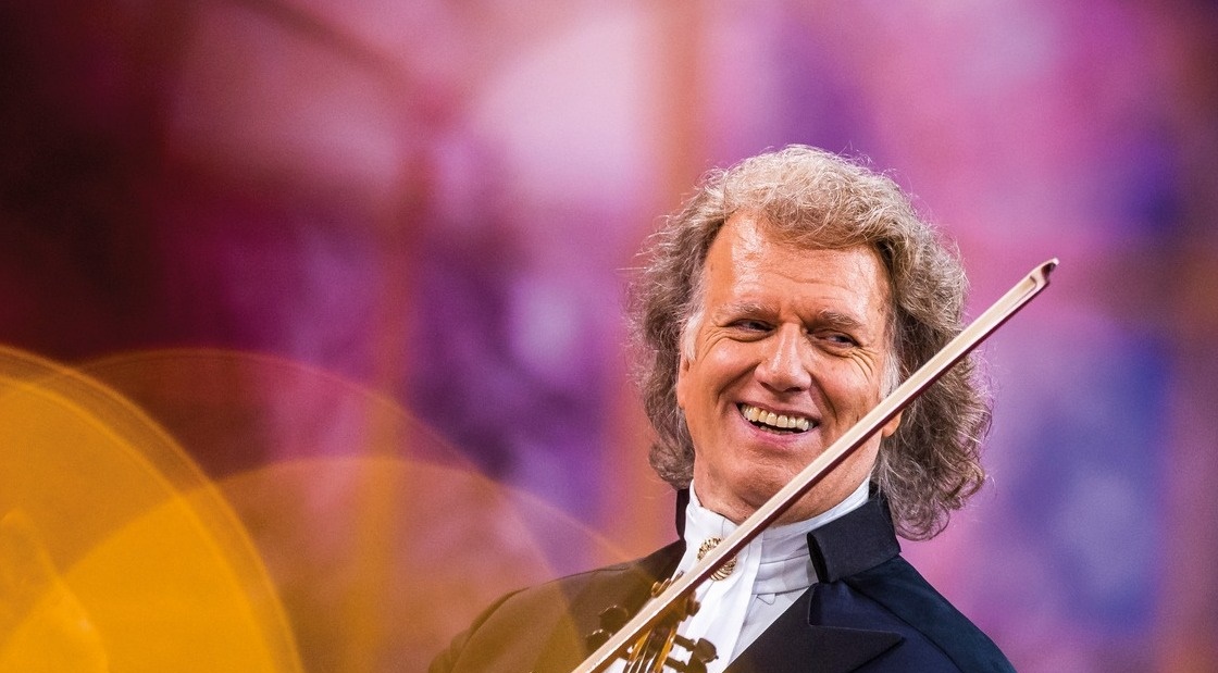 André Rieu Ακρόπολη: Ο σπουδαίος βιολιστής και μαέστρος χόρεψε συρτάκι και ήπιε σφηνάκια