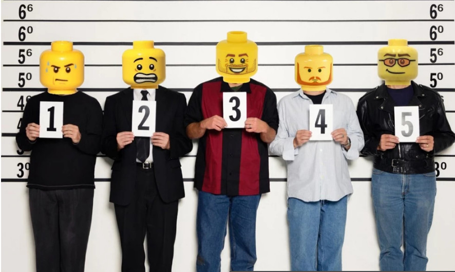 Lego σε αστυνομικό τμήμα της Καλιφόρνια: «Μη βάζετε φιγούρες μας στα πρόσωπα υπόπτων»