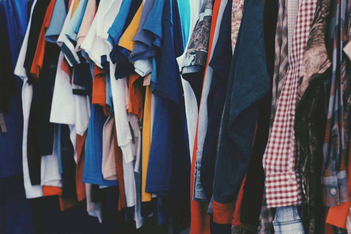 Πώς φεύγει ο ιδρώτας στα ρούχα: Αφαίρεση δυσάρεστων οσμών