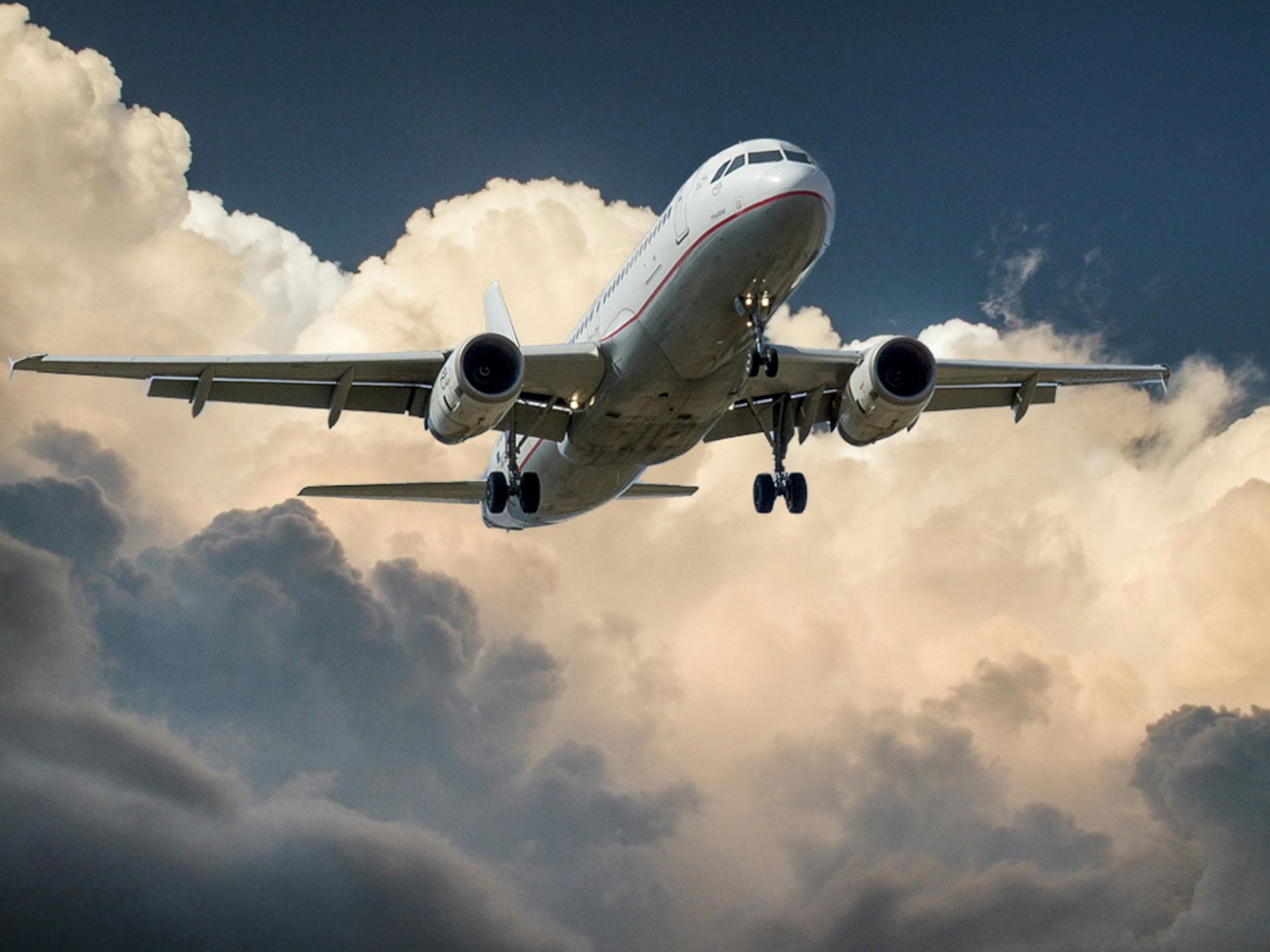 Προσγείωση αεροπλάνου – AirAsia: Πανικός σε πτήση λόγω διακοπής ρεύματος στην απογείωση