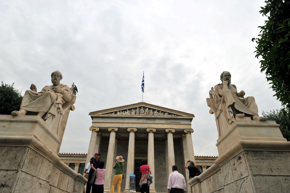 Τάφος Πλάτωνα αντιδράσεις: Τι αναφέρουν οι Έλληνες αρχαιολόγοι