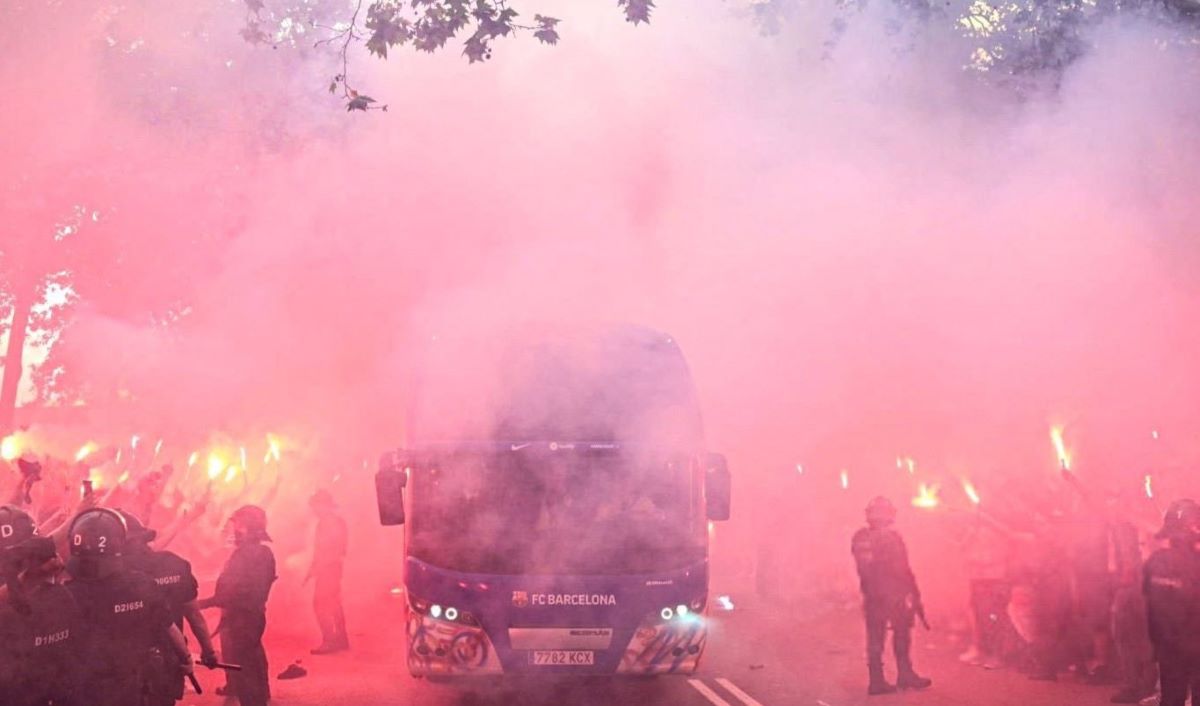 Μπαρτσελόνα οπαδοί: Επιτέθηκαν κατά λάθος στο λεωφορείο της ομάδας τους