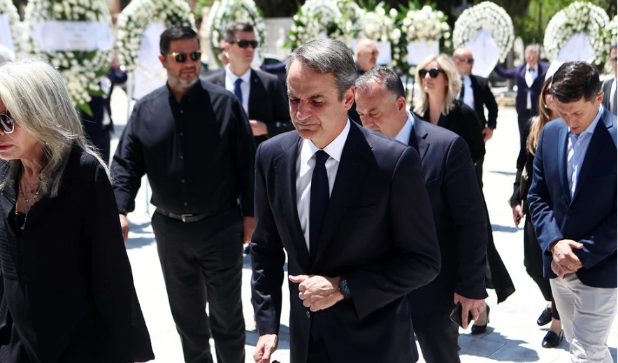 Παρουσία του πρωθυπουργού και πλήθους στελεχών του ΠΑΣΟΚ η κηδεία του Χρήστου Ροκόφυλλου