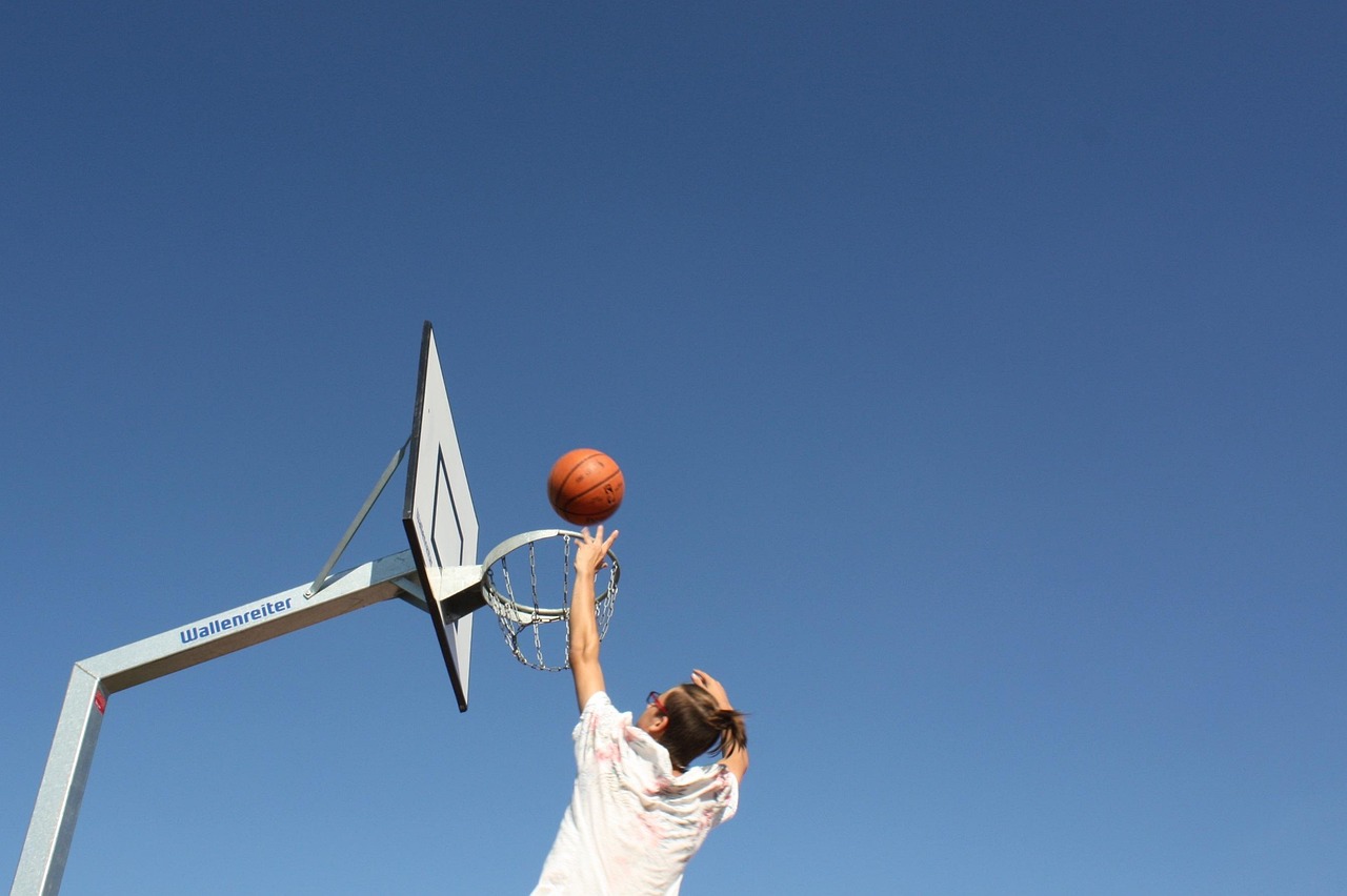 Ολυμπιακός: Τρίτος στη Euroleague, ένταση με Μπαρτζώκα και οπαδό