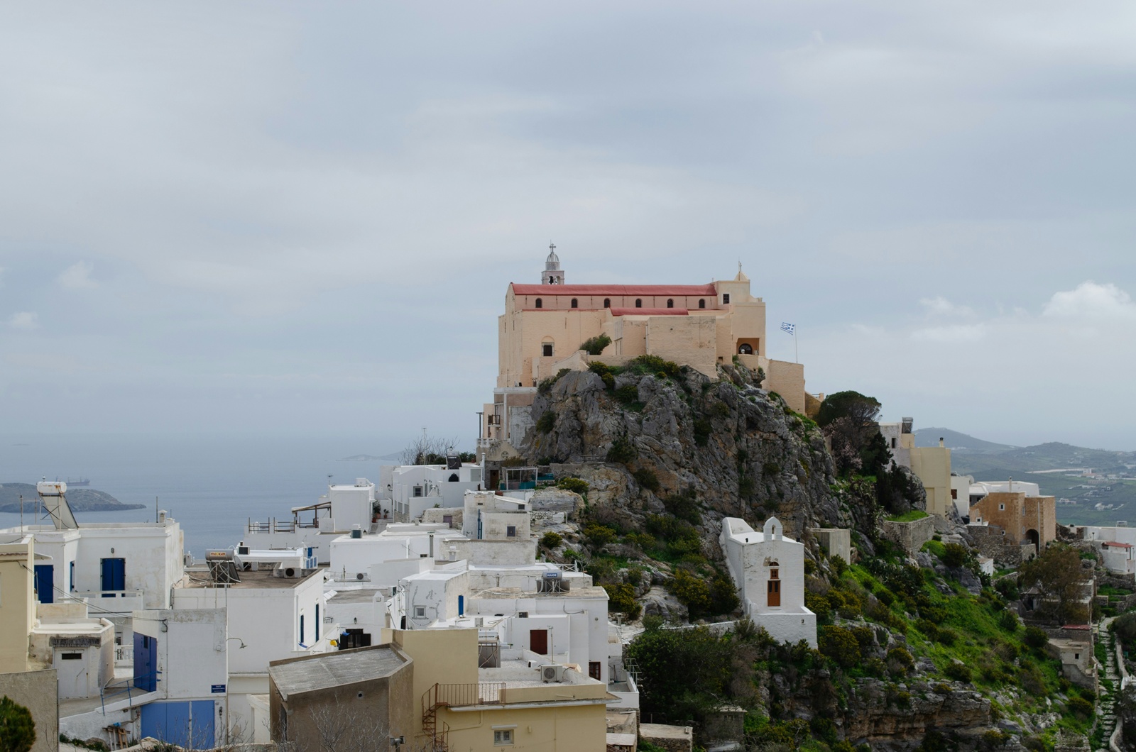“Εδώ νιώθω άνθρωπος”: Η ιστορία της Cara που εγκατέλειψε την Αμερική για την Ελλάδα