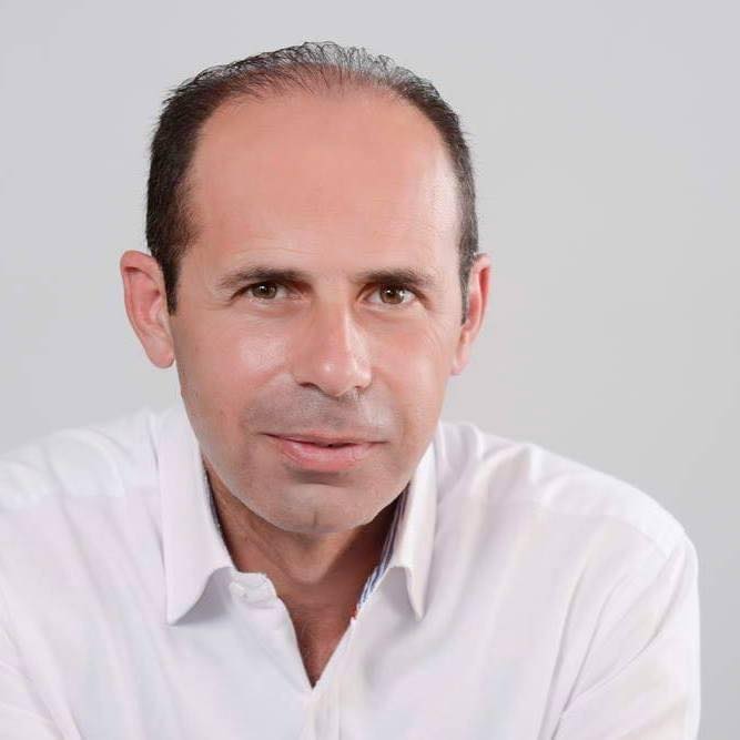Δημαρχείο Ραφήνας: Πρώην δήμαρχος επιτέθηκε με κλωτσιές στον Ευάγγελο Μπουρνού