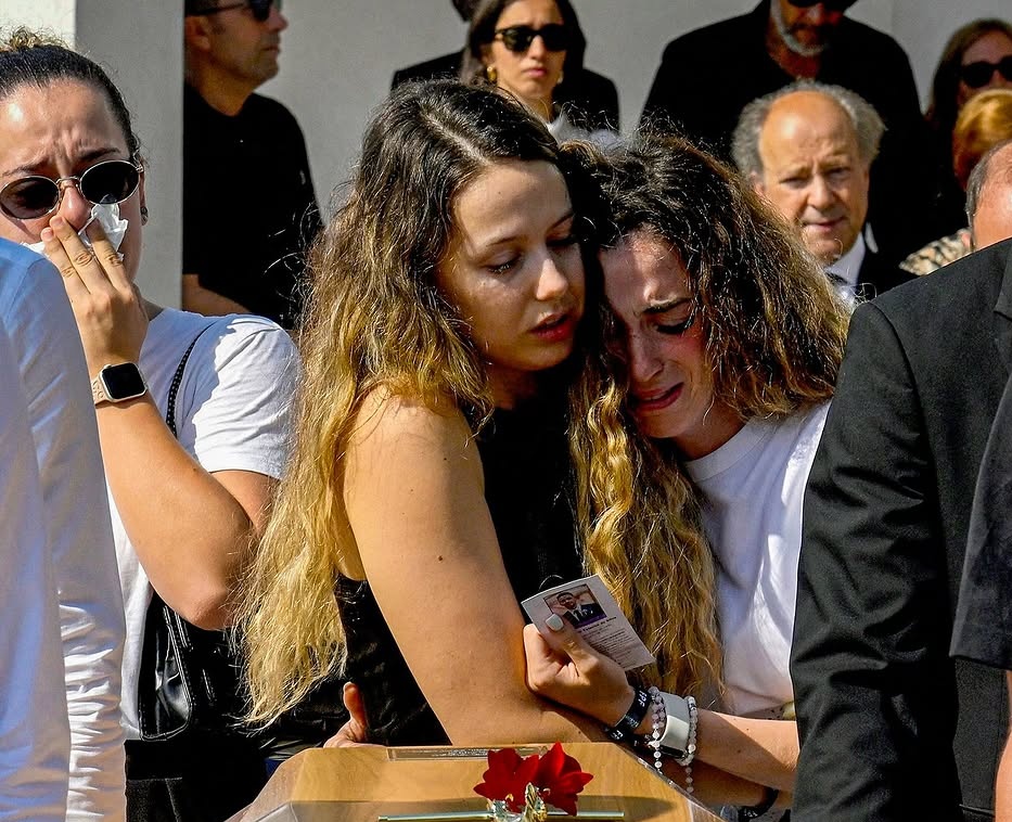 Κηδεία Ζότα: Ο σπαραγμός της γυναίκας του πάνω από το φέρετρο